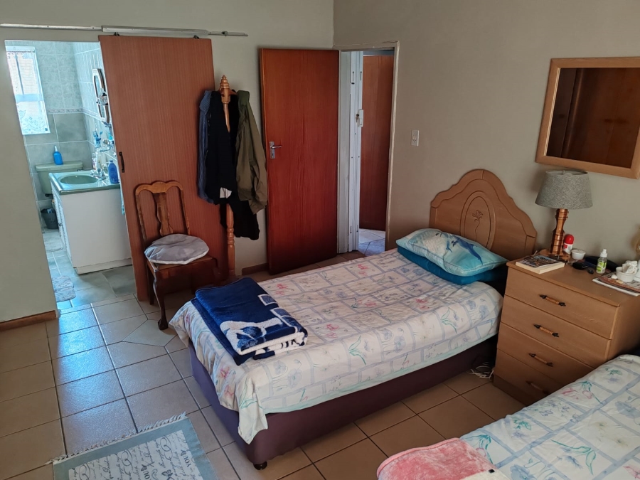 5 Bedroom Property for Sale in Perlemoenbaai Western Cape